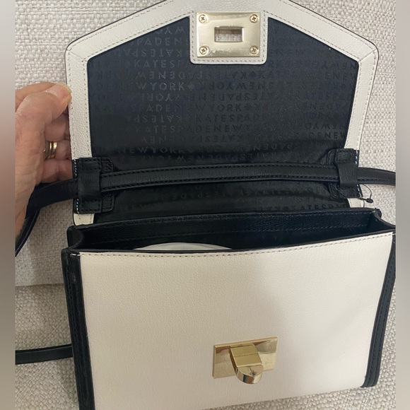 Kate Spade Walter Place EUC Nikki Envelope Crossbody
Bag Pebble Leather - Picture 13 of 16